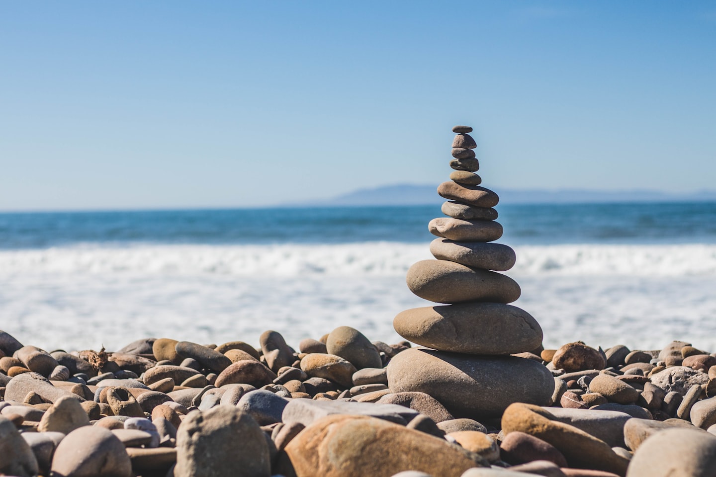 serene beach image representing purposeful life. Visa con proposito.