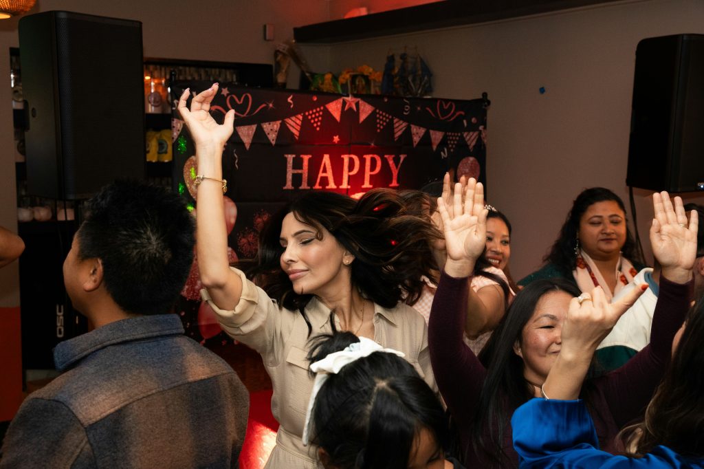 Image: dancing hispanic woman. How to not sacrifice culture for wellness. Amornize cultura y bienestar.